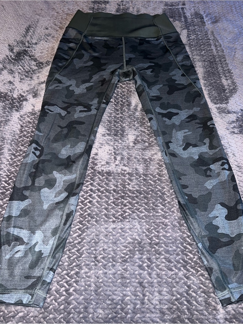 GAP Fit Revolution Green & Gray Camo High-Waist Active Leggings